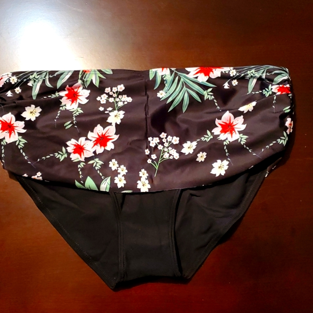 Black white red floral high waisted bikini bottoms size L. New